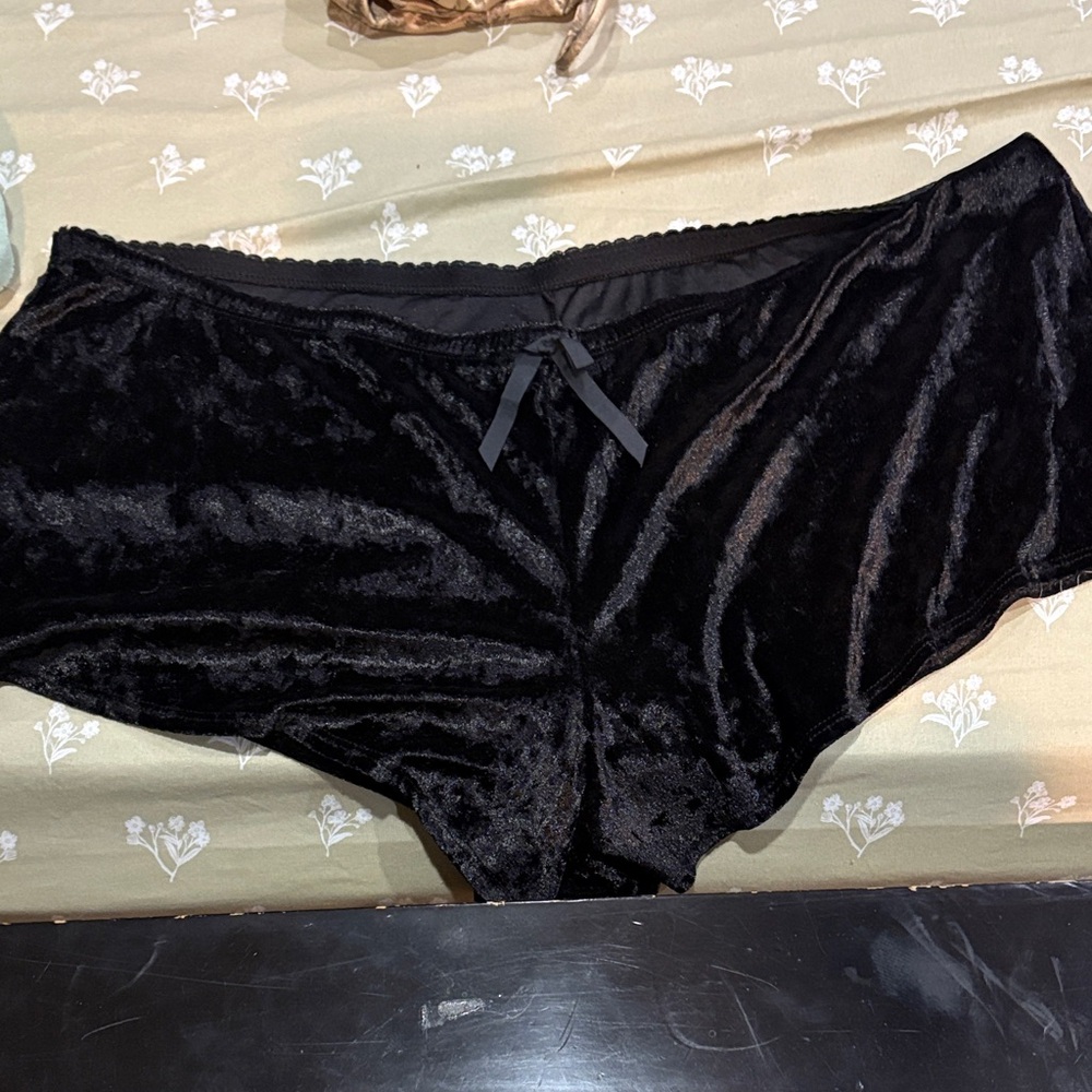Bobbie Brooks Black Velvet sleep shorts with Bow